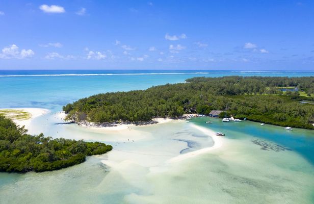 Île aux Cerfs self-guided beach day tour