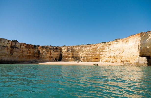 1-hour private boat tour to Benagil Cave, hidden caves and beaches