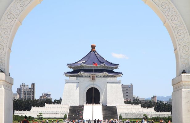 Tour of Chiang Kai-shek Memorial, Bangka and Dadaocheng