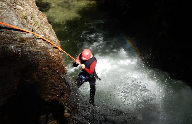 Canyoning beginner tour through the Alpenrosen Canyon