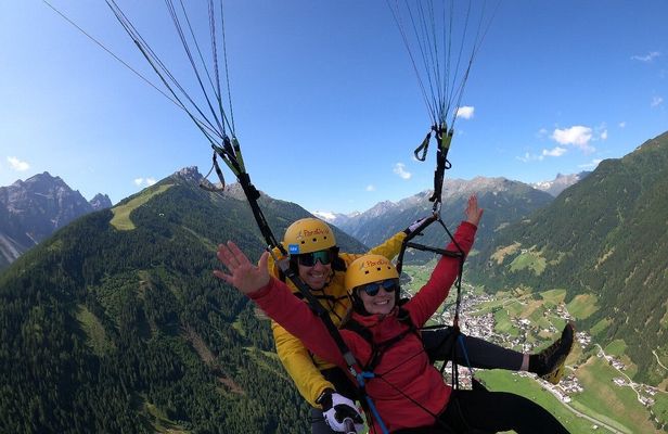 Stubai panorama paragliding flight