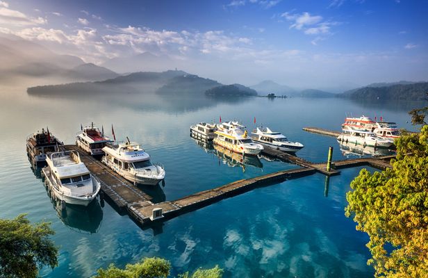 Sun Moon Lake and Ita Thao Pier full-day tour from Taipei