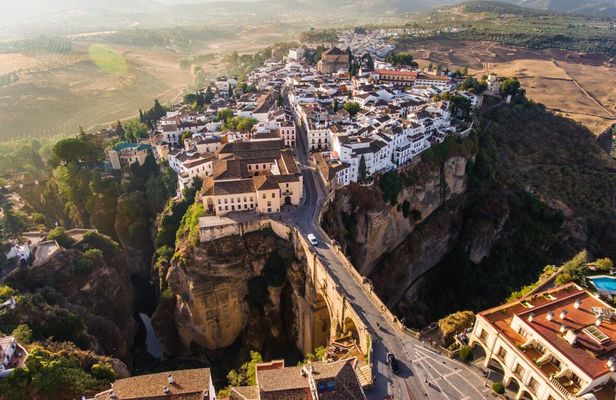Day trip to Ronda and Setenil de las Bodegas from Malaga