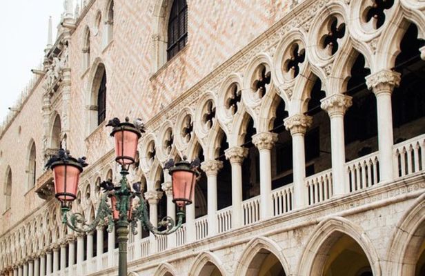 St. Mark's Basilica and Doge's Palace Guided Tour with Gondola Ride
