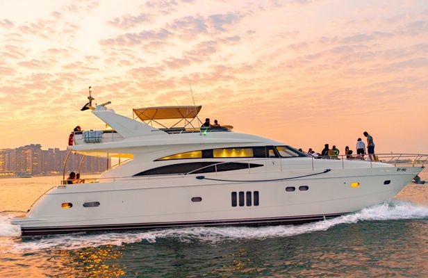 2-hour luxury yacht cruise in Dubai's Burj coastline with dining