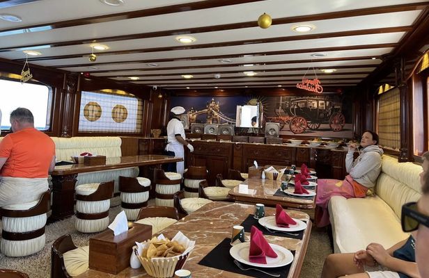 Elite VIP Snorkeling Cruise with BBQ and Seafood Lunch from Hurghada