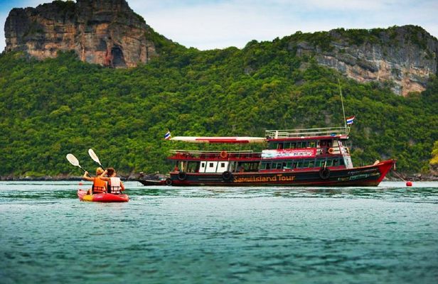Guided boat tour of Angthong Marine Park and kayaking from Koh Samui
