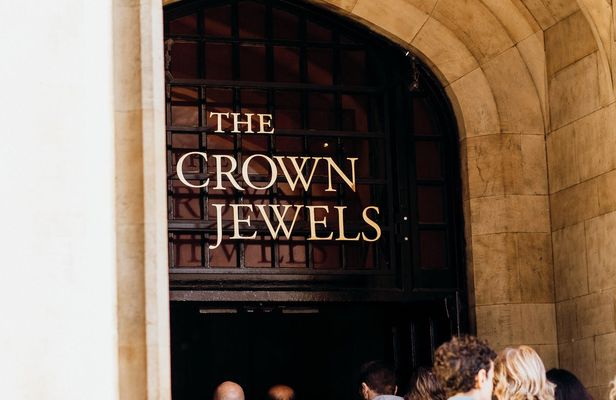 Tower of London guided tour with Thames river cruise