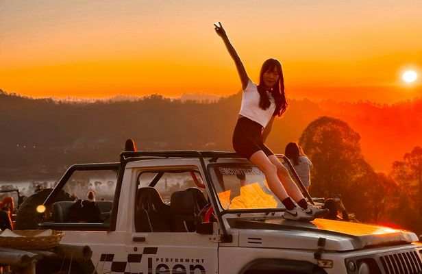Mount Batur jeep sunrise tour with breakfast and Batur hot springs