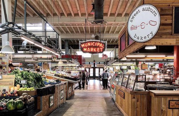 Historic market guided food tour with biscuit class