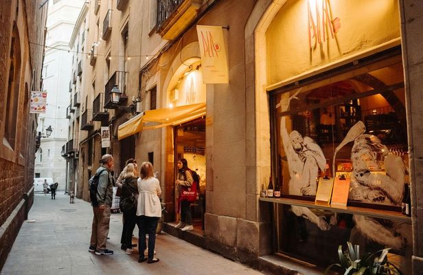 Guided tapas and wine tour in Barcelona