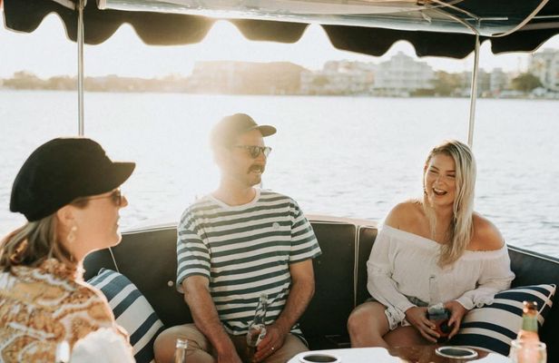 Noosa wine, gin and beer tasting guided tour