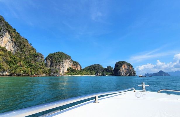 Phi Phi Islands speedboat tour from Phuket with lunch