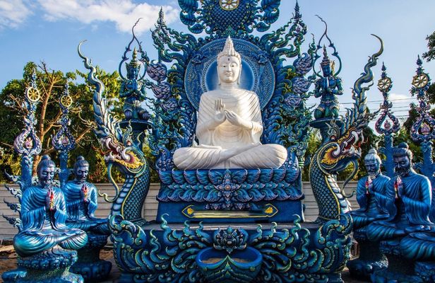 Chiang Rai White Temple and Hill Tribe Village tour from Chaing Mai