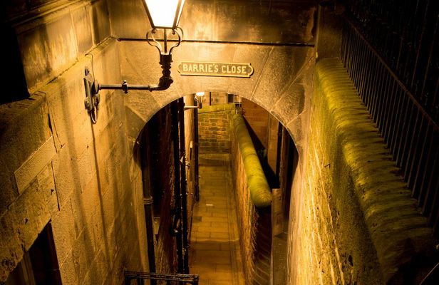 Edinburgh witches old town walking tour and underground vault