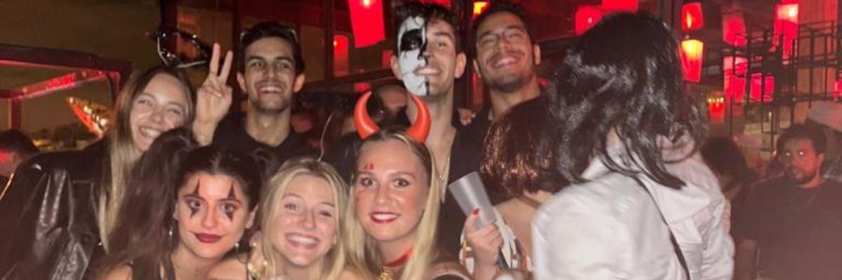 Halloween pub crawl experience in Lisbon
