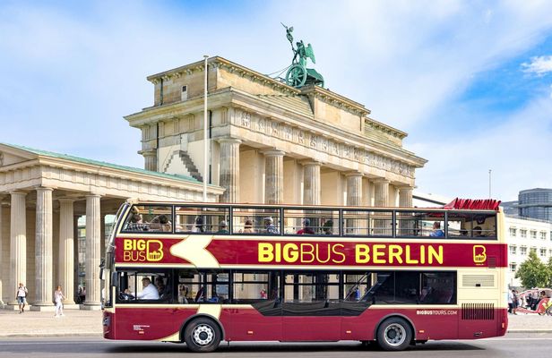 Hop-on hop-off tourist bus with 2 routes for 24 or 48 hours in Berlin