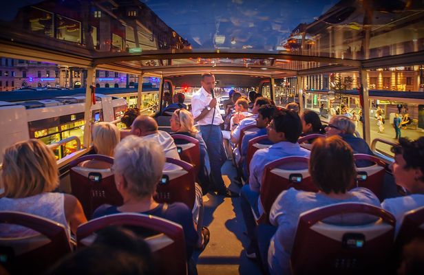 Evening sightseeing tour by bus in Berlin