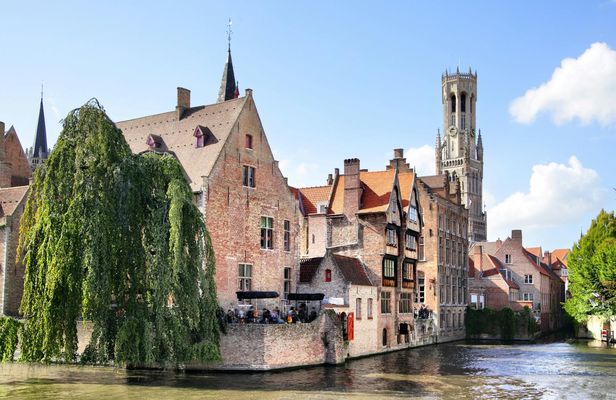 Discover Bruges in 60 Minutes with a Local