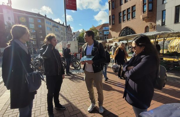 Guided walking tour and food tasting in Linden neighborhood