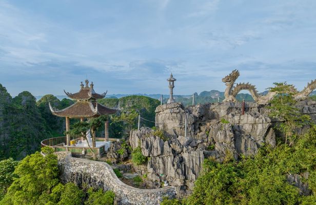 Hoa Lu, Trang An and Mua Cave day trip from Hanoi with lunch