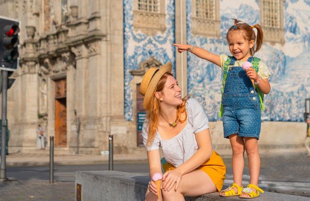 Family walking tour in Amsterdam with a guide