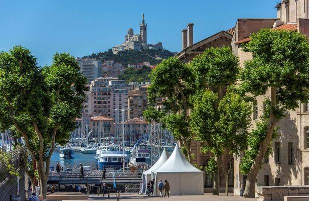 Private Exclusive History Walk through Marseille with a Local Expert