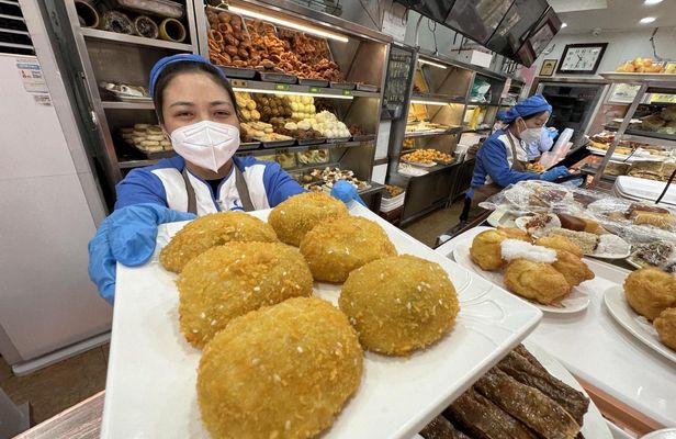 Private Beijing Street Food Tasting Tour in Hutong
