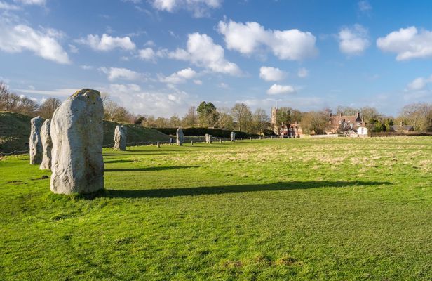 Stonehenge and the Cotswolds Guided Tour from Bristol