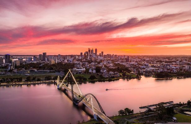 Perth and Fremantle Guided Tour and Swan River Cruise