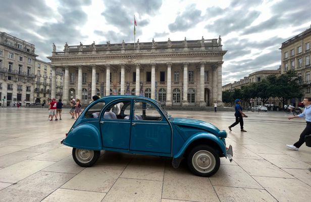 Bordeaux Highlights Private Tour in a 2CV vintage car