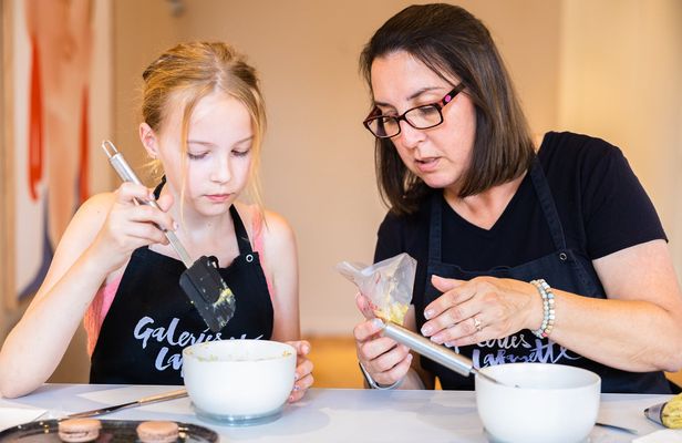 French macaron bakery class with kids