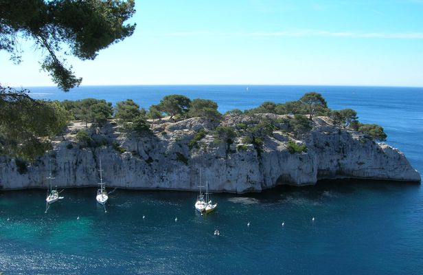 Cassis and Luberon Tour from Aix-en-Provence