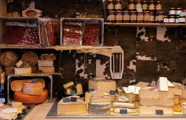 Gourmet and vineyards tour for small groups in Bordeaux