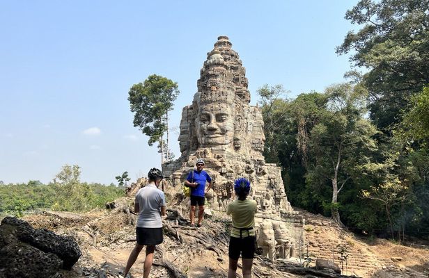 Siem Reap bike tour with visit to Angkor Wat