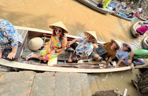 1-Day Tour to Mekong Delta with Sampan Riding and Lunch