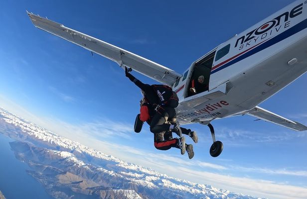 9,000ft Skydiving Experience in Queenstown
