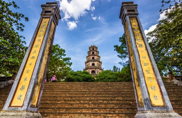 1-Day Guided Tour to Hue City from Hoi An with Lunch