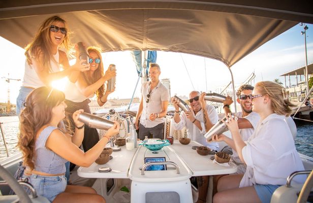 Cocktail Workshop and Sailing Cruise in Barcelona
