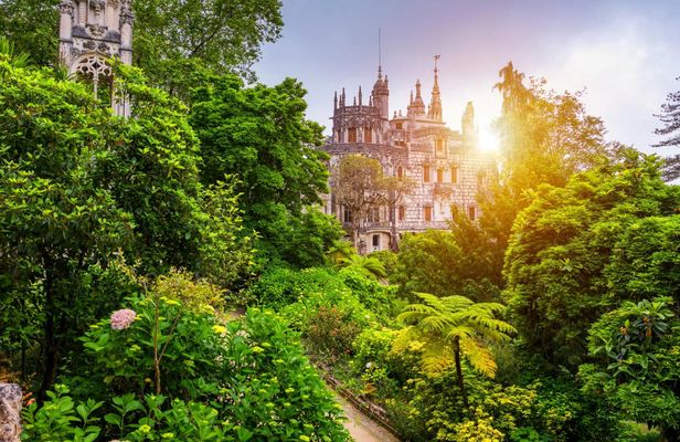 Pena Palace, Quinta and Moorish Castle Tickets and Audio Walking Tour