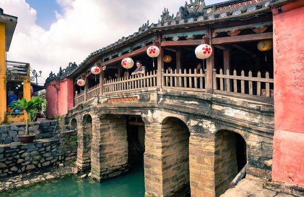 Half-Day Guided Tour to Hoi An City with Vietnamese food tasting
