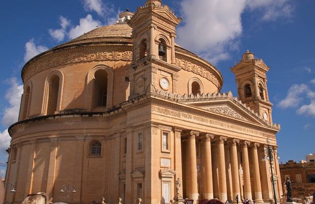Full-Day Private Transfer in Malta for 4-8 People