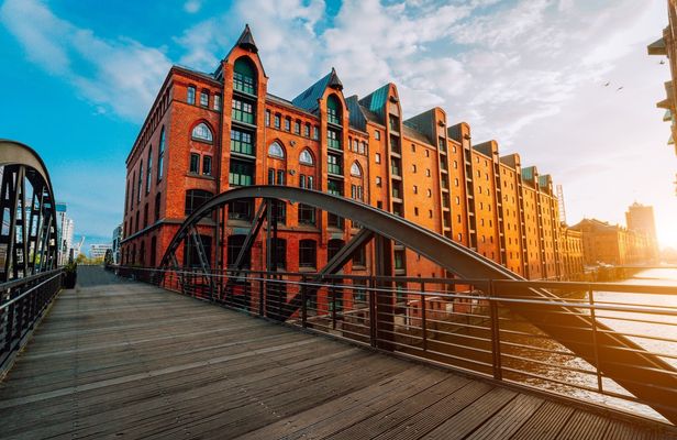 Speicherstadt and old town private walking tour in Hamburg