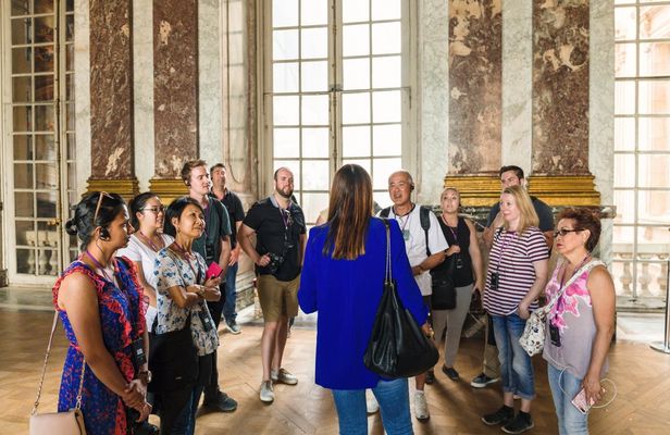 Small-Group Paris to Versailles Day Trip with Garden Stroll
