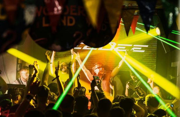 Scene Laganas Wonderland Ticket