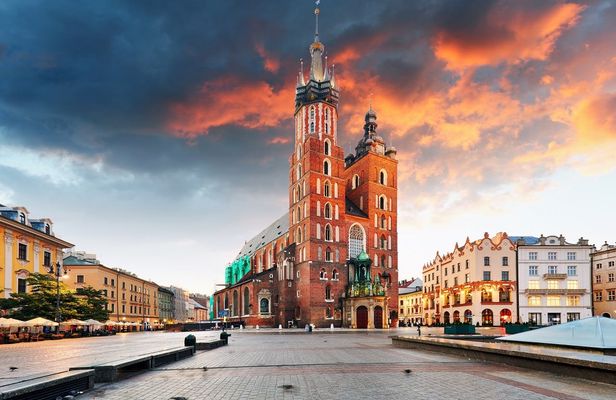 Wawel Hill and Old Town Guided Tour with St.Mary's Church Entrance