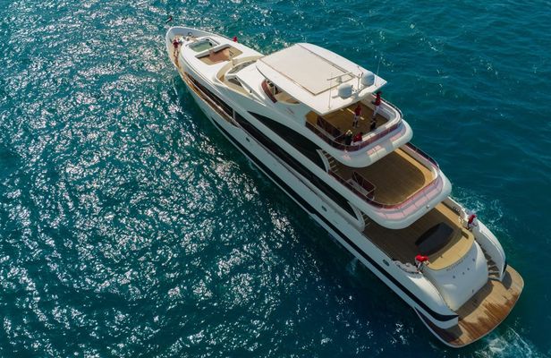 Dubai Harbour Super Yacht Experience with Live DJ Set