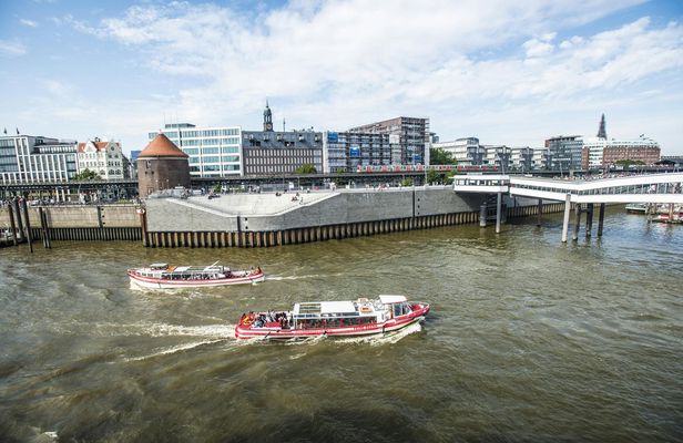 2-hour Guided Boat Tour of Hamburg Harbor