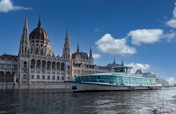 Budapest 70-minute Daytime Sightseeing Cruise Duna Bella