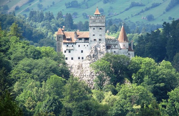 2 Castles and a Medieval Town Full-day Guided Tour to Transylvania